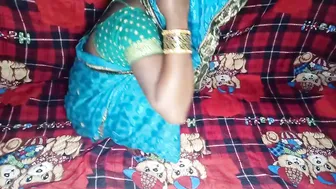 Desi MILF hides her face when having XXX chudai with her husband