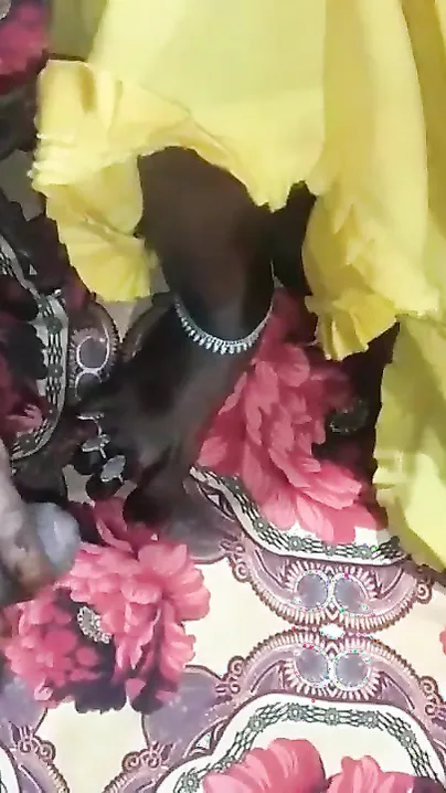 Amateur husband sticks his XXX boner into wet twat of Desi spouse
