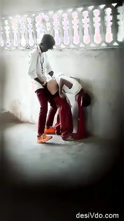 Desi mms sex - Indian lovers fucking captured by friends