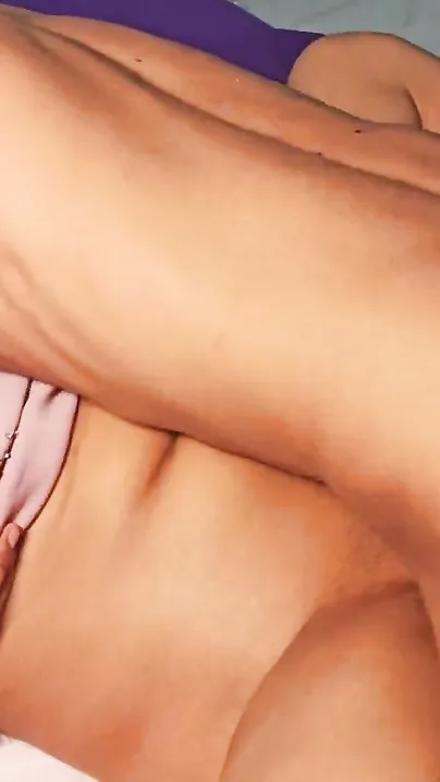Desi stepsister poses for MMS video when sliding her cunt on cock