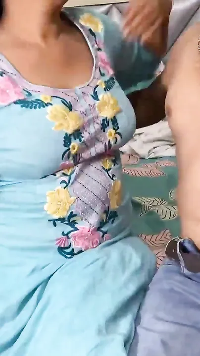 Amateur Hindi woman sucks and rides Desi XXX cock in the bedroom