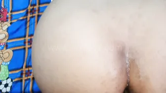 Desi maid with perfect XXX assets seduced by her excited client