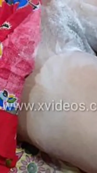Desi guy penetrates and toys XXX cunny after covering it with powder
