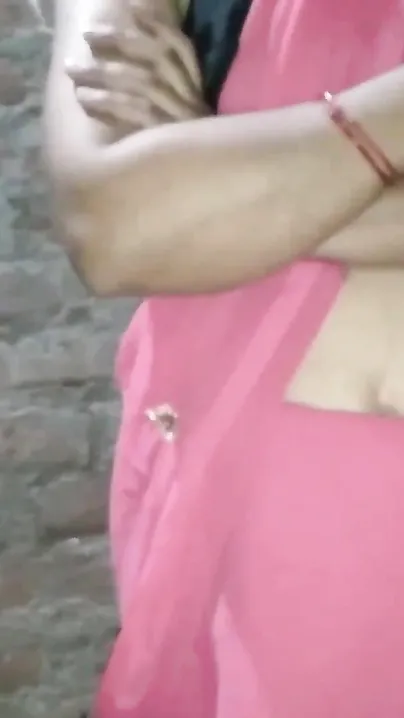 Amateur MMS clip of eccentric Desi gal fingering XXX peach at home