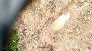 Nice MMS compilation of curvy Desi aunty taking XXX pee outdoors