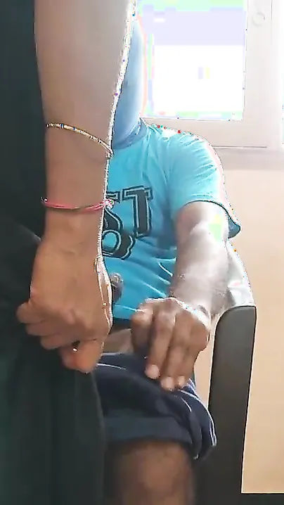 Awesome MMS video of innocent Desi guy seduced by hot XXX neighbor