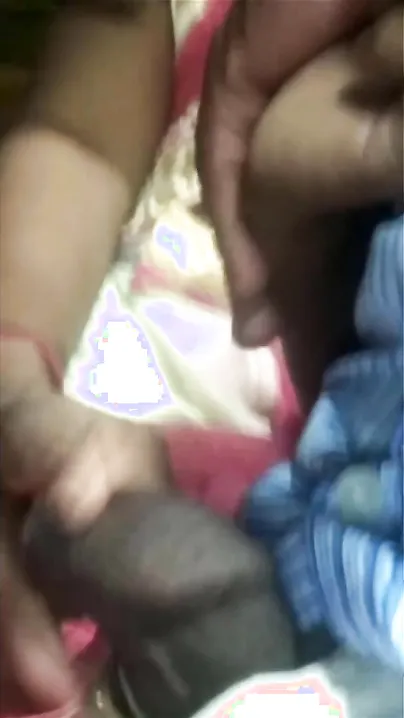 Eccentric Desi couple has XXX fun during evening ride on public bus