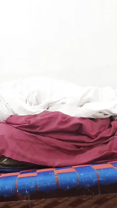 Husband is horny and the Desi woman deals with his XXX baton