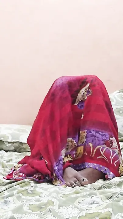 Whorish Desi wife celebrates New Year by XXX marathon in the bedroom