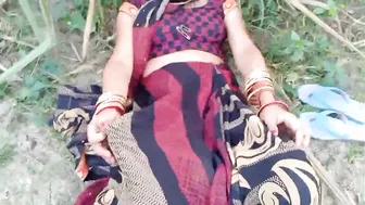 Coition of the Desi woman and XXX partner takes place in the fresh air