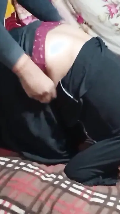 Desi wife and XXX buddy start sex with doggystyle on the bed
