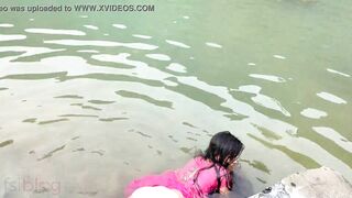 Housewife of Desi origin spends the day by washing clothes and XXX sesh