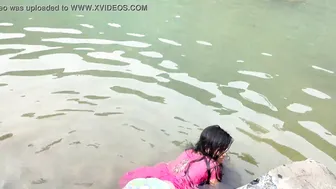 Housewife of Desi origin spends the day by washing clothes and XXX sesh