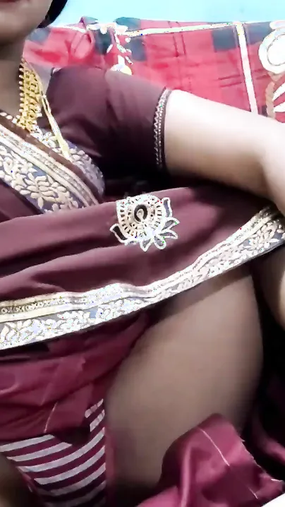 Lecher fucks the Desi stepsister in different XXX positions on the couch