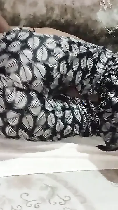 Neighbor rushes to Desi whore's house when she invites him for XXX fun