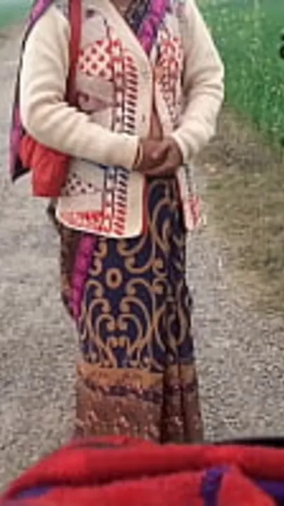 Promiscuous Desi hitchhiker thanks the kind driver in XXX way