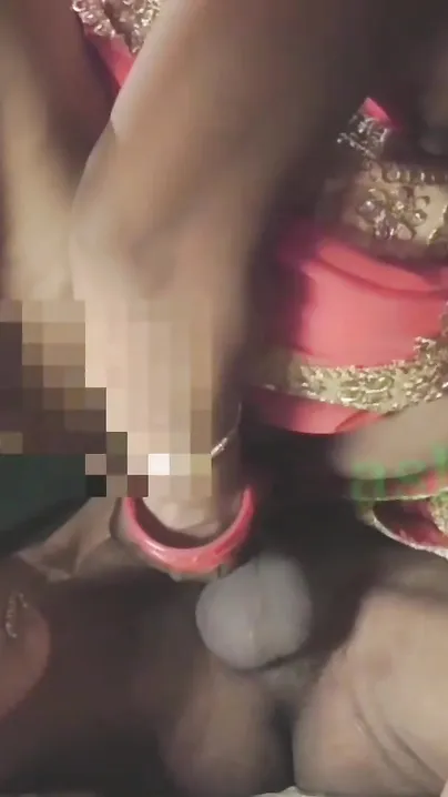 Lusty Desi whore never turns down XXX fun when there's such an opportunity