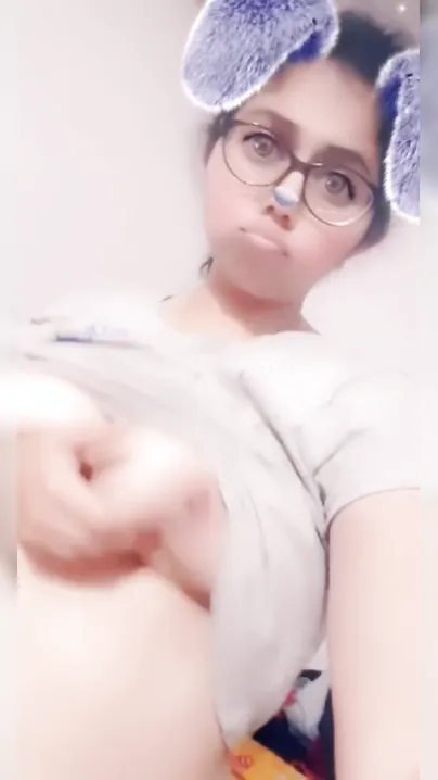 Naughty Indian minx flashes her juicy XXX tits and sexy Desi bush