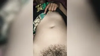 Desi boy drills XXX bush of obedient girlfriend in nice MMS video