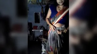 Amateur MMS video of sexy Desi wife performing amazing XXX striptease