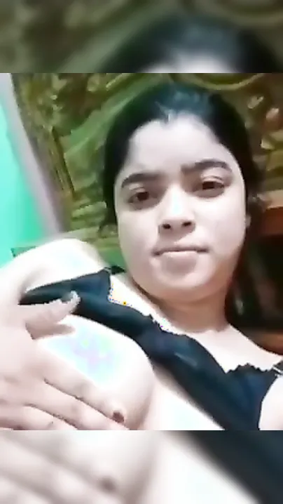 Chubby Desi Bhabhi displays her private XXX body parts on camera