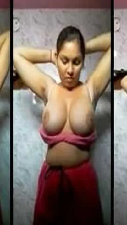 Gorgeous Desi belle exposes her huge XXX melons in the bathroom