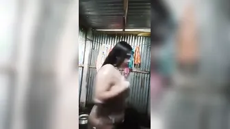 Chubby Desi village wife worships saggy XXX tits while bathing nude