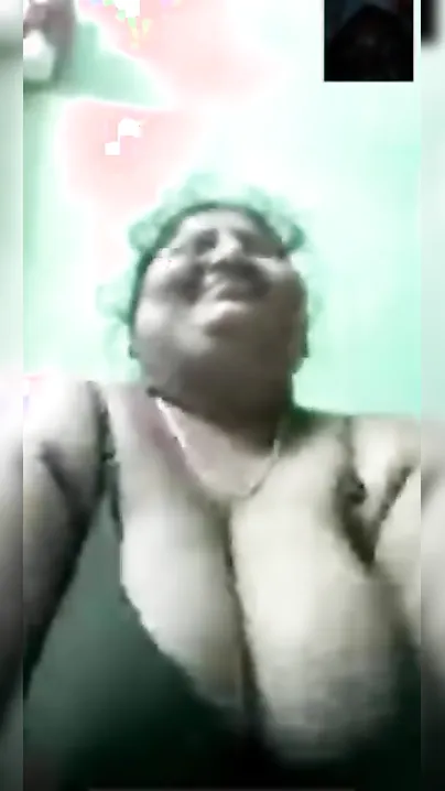 Modest Desi mature shows her saggy XXX knockers during video call