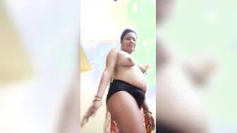 Chubby Desi mature strips naked on camera to show her XXX assets