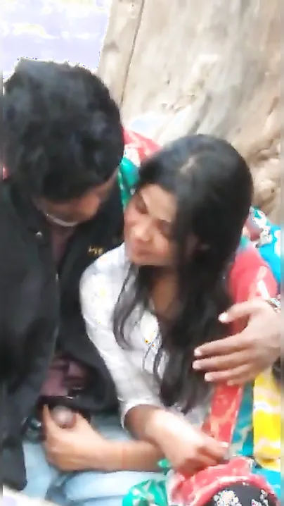 Desi MILF doesn't know XXX voyeur makes MMS video of her sucking off