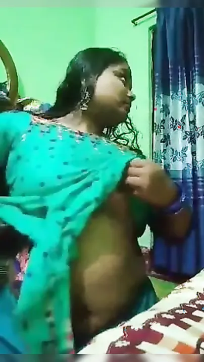 Desi possessor of sexy pink lips shows lover XXX parts via video call