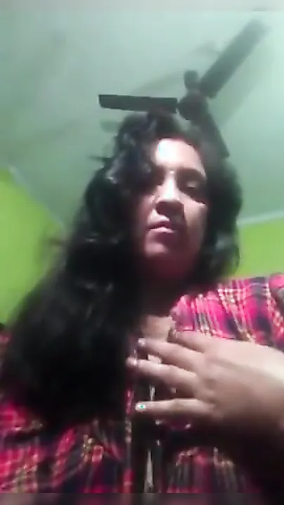 Exposing big tits is how the Desi draws attention to her XXX show