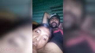 Camera doesn't prevent the Desi whore from cheating XXX blowing