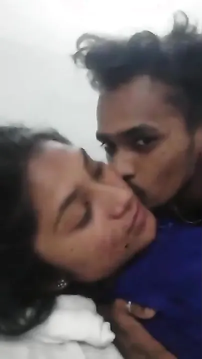 MMS video where Desi girl blows mustached boyfriend's XXX finger