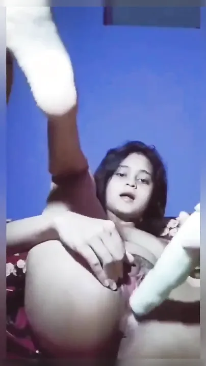 Beautiful Desi coed masturbates pussy with XXX toy on webcam