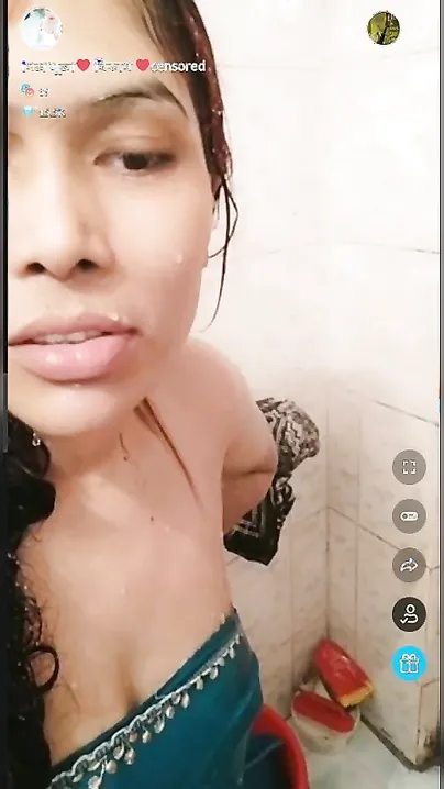Naughty Desi girl uploads a new XXX video on a social network