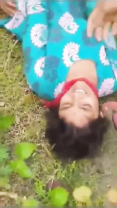 Cameraguy films his friend fucking Desi girl's XXX cave outdoors