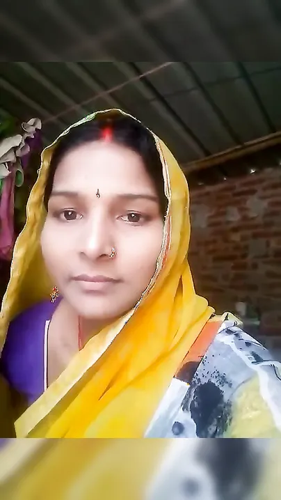 Desi girl with nose piercing exposes XXX parts on phone camera