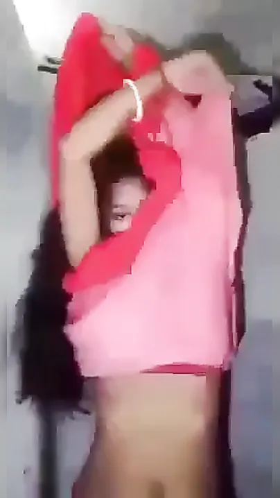 Husband doesn't know Desi turns cam on performing MMS show for XXX fans