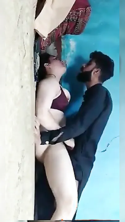 XXX housewife gets it on with her Desi lover in front of the camera