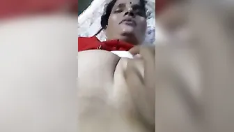 Close-up XXX video of mature Desi slut taking cock into hairy cunt