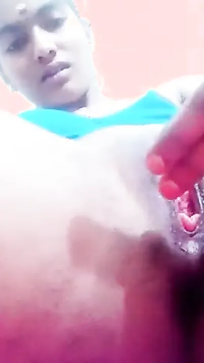 Close-up XXX video of horny Desi hottie fingering her wet vagina