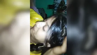 Homemade MMS video of topless Desi whore blowing lover's XXX pecker