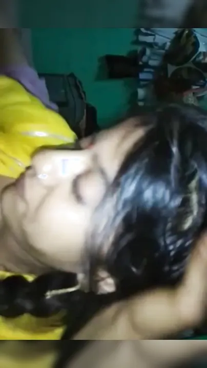 Homemade MMS video of topless Desi whore blowing lover's XXX pecker