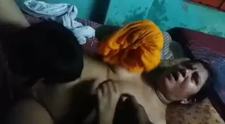 Hubby catches his mature Desi wife cheating and makes XXX video ...