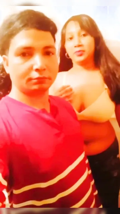 Curvy Desi wench strips to show her XXX body in front of the cam