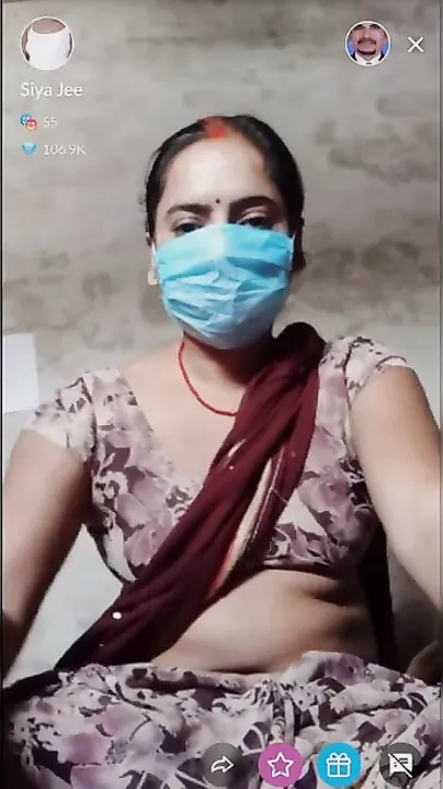 Face masked desi XXX wife shows her tits and pussy in live cam