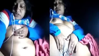 Juicy desi XXX wife gets sex chat with her secret lover MMS