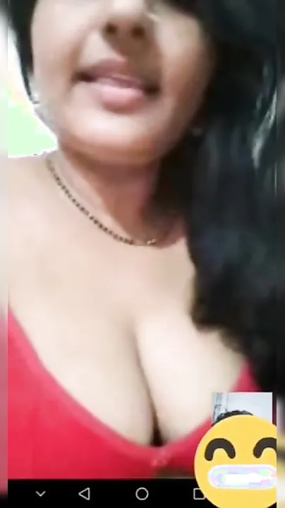 Live XXX show of curvy Desi chick demonstrating her cunt and tits