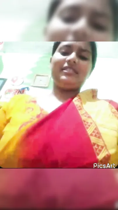 Pretty Desi girl shows her huge XXX boobs and spreads pussy on cam